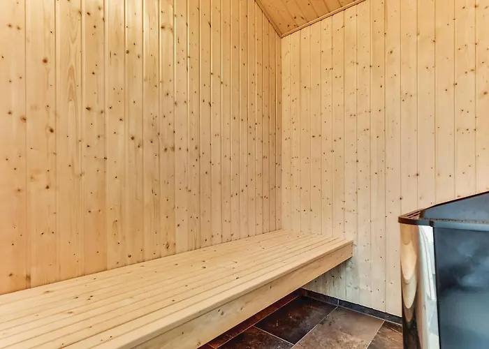 Three-bedroom In Henne * Henne Strand