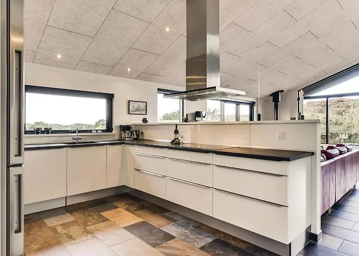 Three-bedroom In Henne * Henne Strand