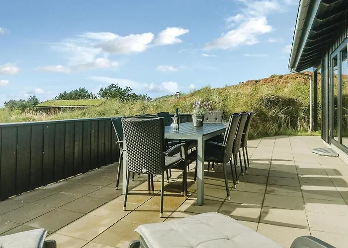 Three-bedroom In Henne Henne Strand